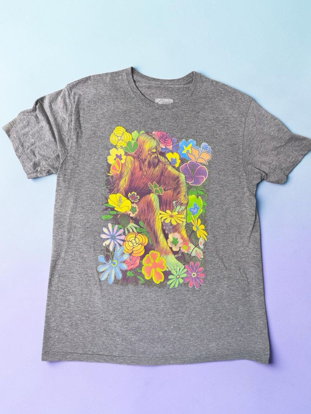 Curbside Clothing Sasquatch Bigfoot Yeti Flowers Graphic T-Shirt Gray L